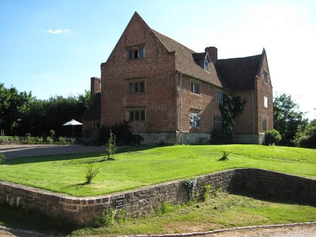 Foto “Warndon” tomada por Philip Halling (CC BY-SA); recorte de la original