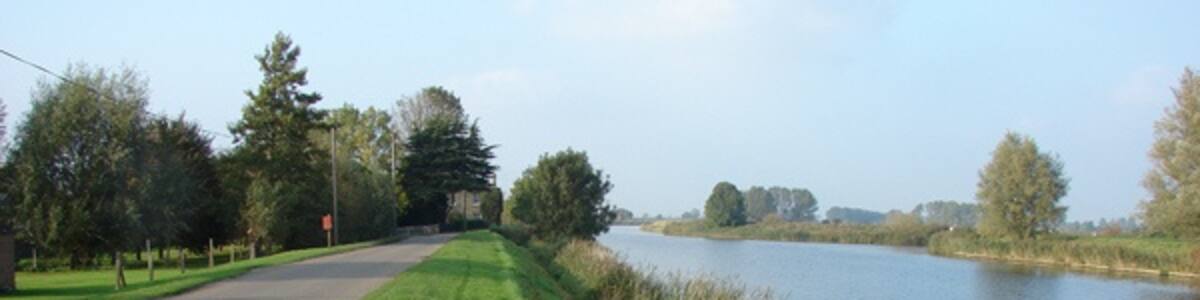 Photo "South of the Great Ouse - Wissey confluence The confluence is just visible to the right, north of the tree on the east riverbank." by Robert Walden (Creative Commons Attribution-Share Alike 2.0) / Cropped from original