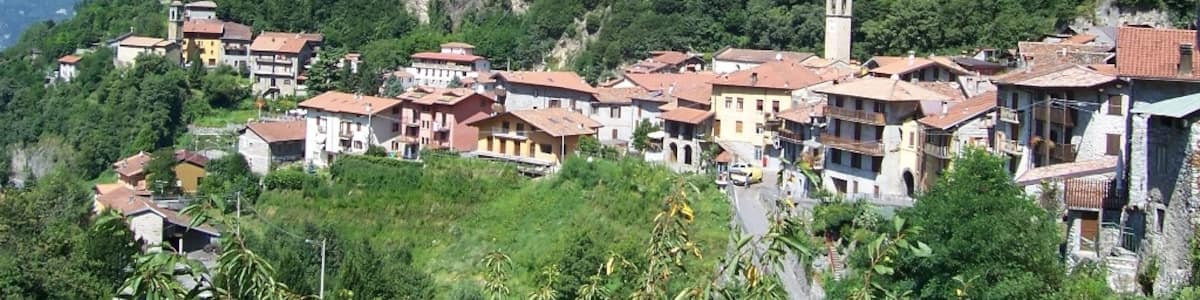 Photo "Prestine, Val Camonica" by Luca Giarelli (Creative Commons Attribution-Share Alike 3.0) / Cropped from original