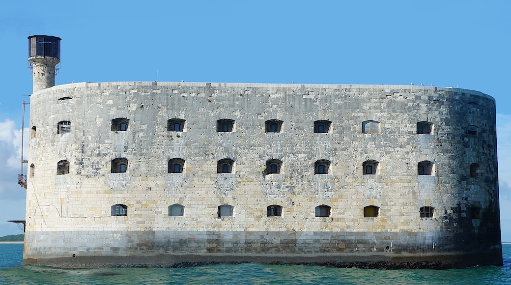 "Fort Boyard"-foto av Pierre André Leclercq (CC BY-SA) / Urklipp från original