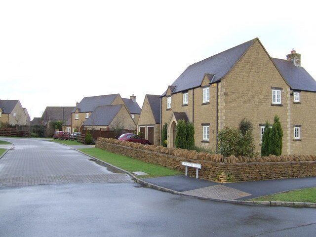 Foto „Upper Rissington“ von Jonathan Billinger (CC BY-SA)/zugeschnittenes Original