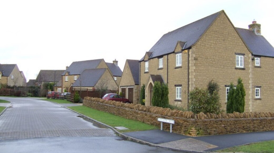 Kuva ”Upper Rissington” käyttäjältä Jonathan Billinger (CC BY-SA) / rajattu alkuperäisestä kuvasta