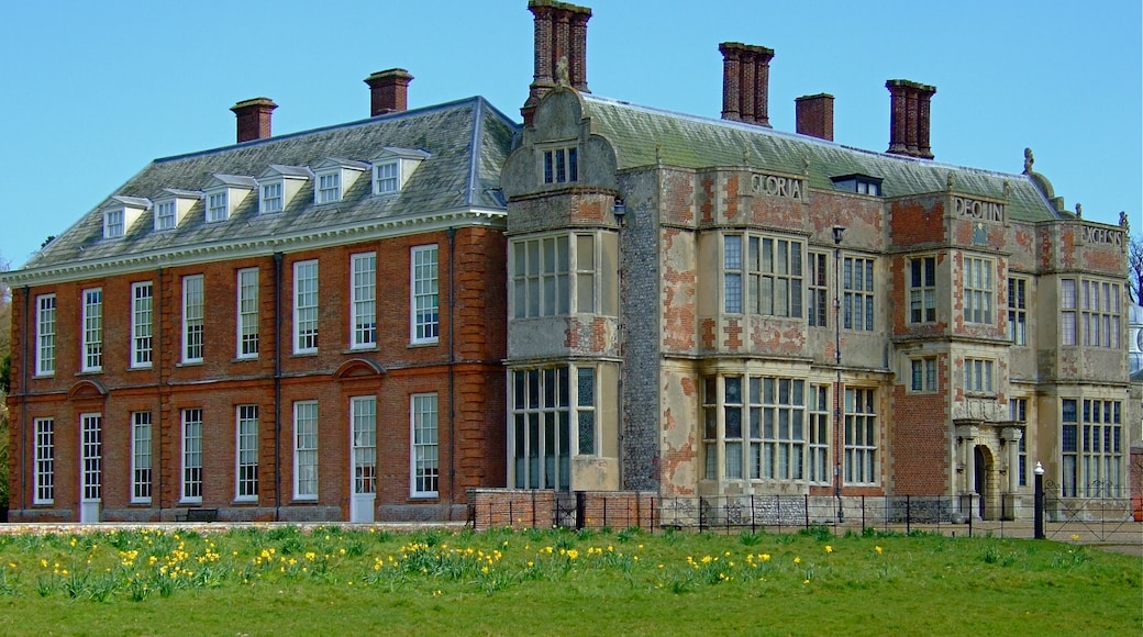 Photo "Felbrigg Hall" by James Long (CC BY) / Cropped from original