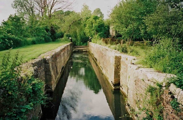 Photo "Latton" by P L Chadwick (CC BY-SA) / Cropped from original