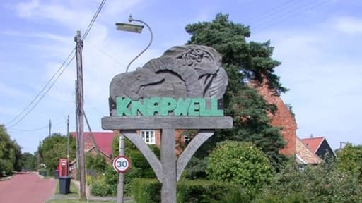 Photo "Knapwell" by Keith Edkins (CC BY-SA) / Cropped from original