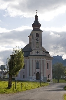 Kath. Filialkirche zur Hl. Dreifaltigkeit (Dreifaltigkeitskirche) in Strassen, Osttirol, Österreich