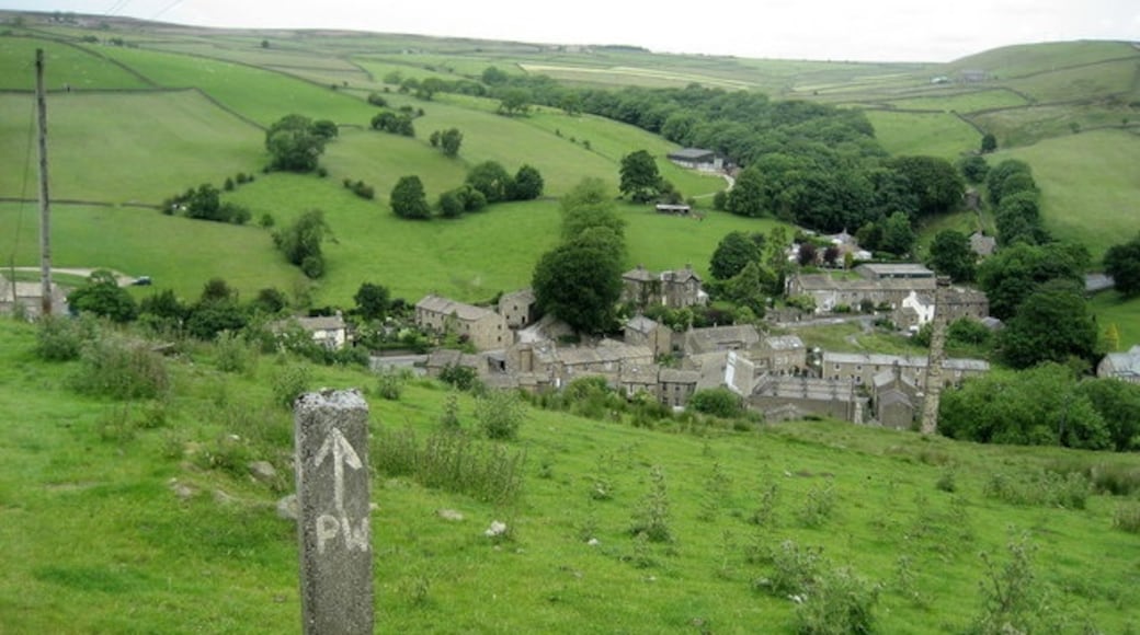 Photo "Lothersdale" by Chris Heaton (CC BY-SA) / Cropped from original