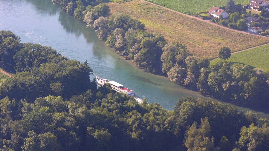 Photo "Aerial View of the Rhine in Hemishofen" by Simisa (Creative Commons Attribution-Share Alike 3.0) / Cropped from original