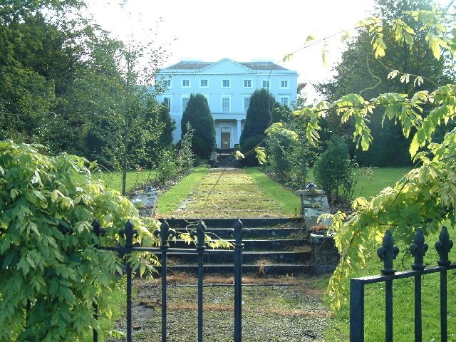 Foto “Hadzor” tomada por James Allan (CC BY-SA); recorte de la original