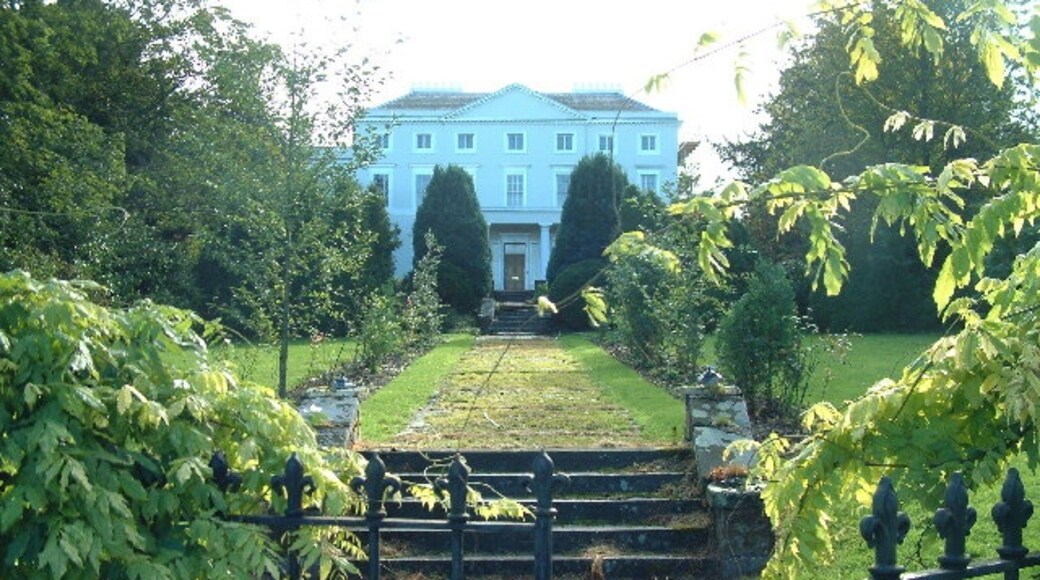 Photo "Hadzor" by James Allan (CC BY-SA) / Cropped from original