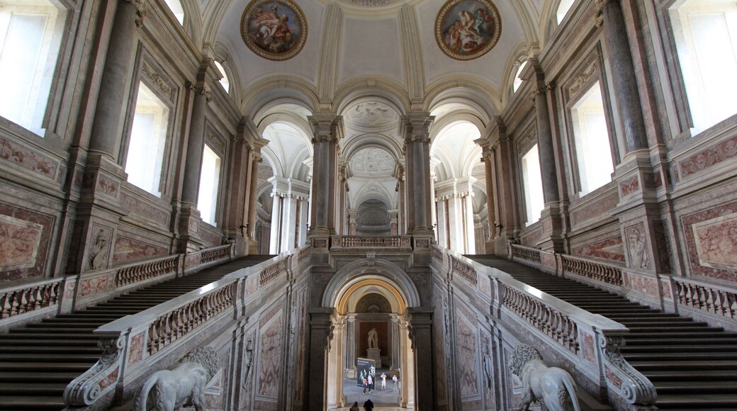 « Palais royal de Caserte», photo de Carlo Pelagalli (CC BY-SA) / rognée de l’originale