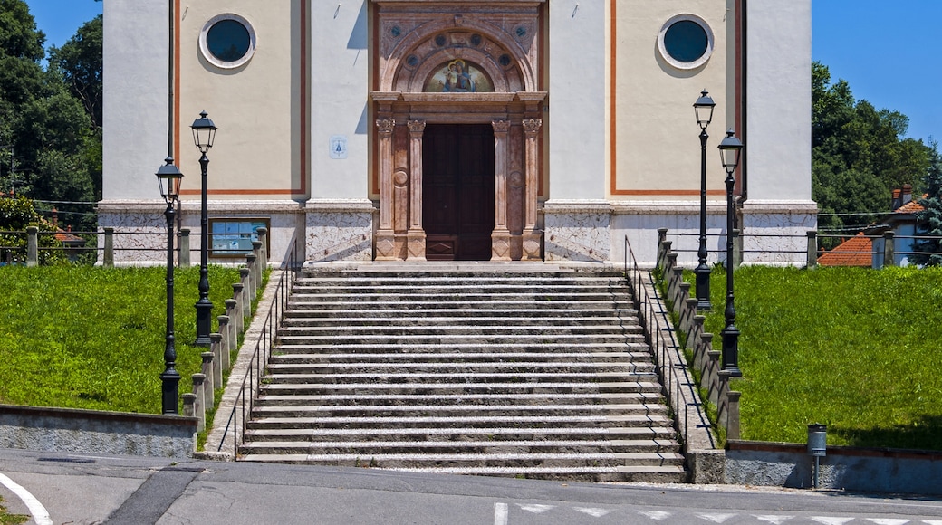 Photo "Crespi d'Adda" by Daniel Case (CC BY-SA) / Cropped from original