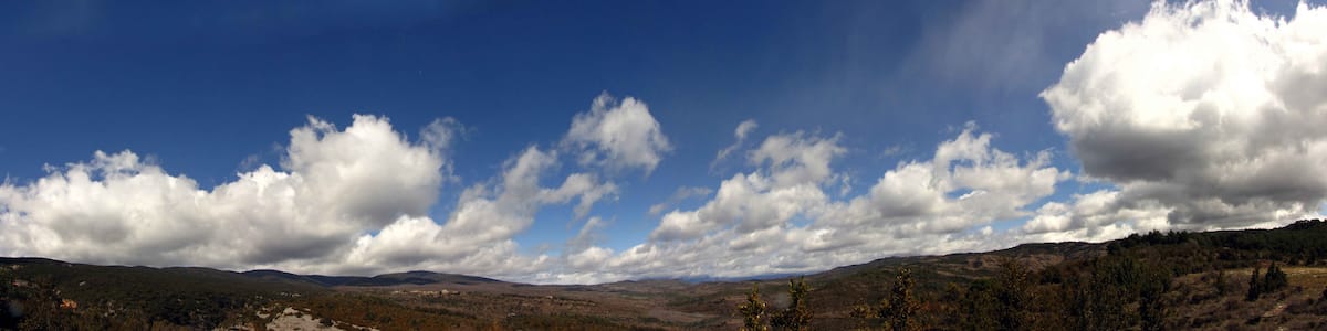Photo "Desde el mirador" by Gerardo Almeida (Creative Commons Attribution-Share Alike 3.0) / Cropped from original