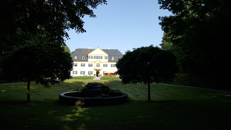 Photo "Schloss" by Mattes (Creative Commons Attribution 2.0 de) / Cropped from original