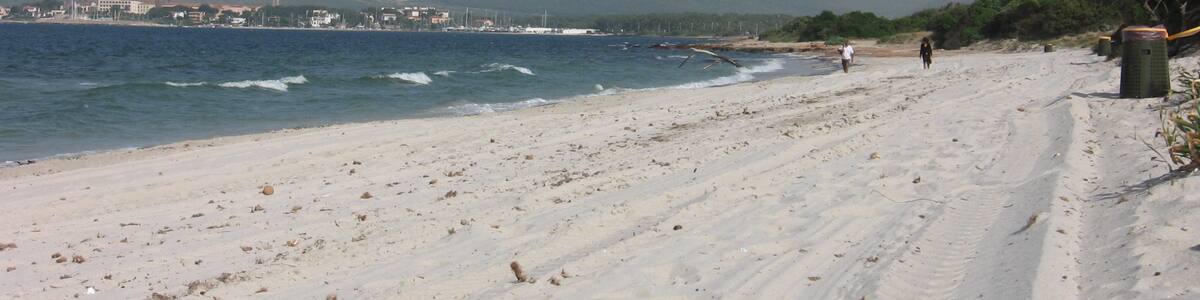 Photo "Beach near Fertilia" by michiel1972 (Creative Commons Attribution-Share Alike 3.0) / Cropped from original