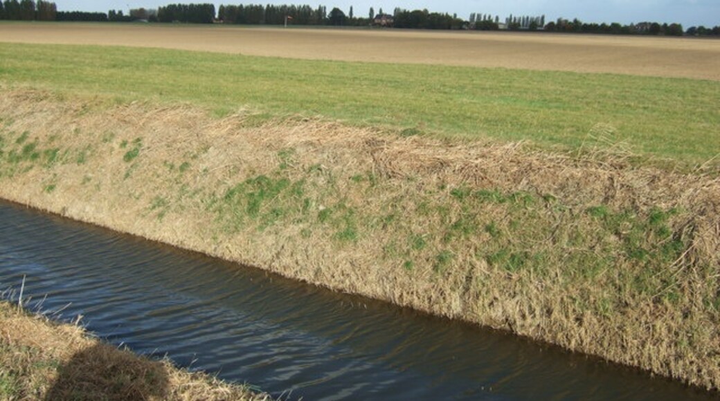 Photo "Parson Drove" by Richard Humphrey (CC BY-SA) / Cropped from original