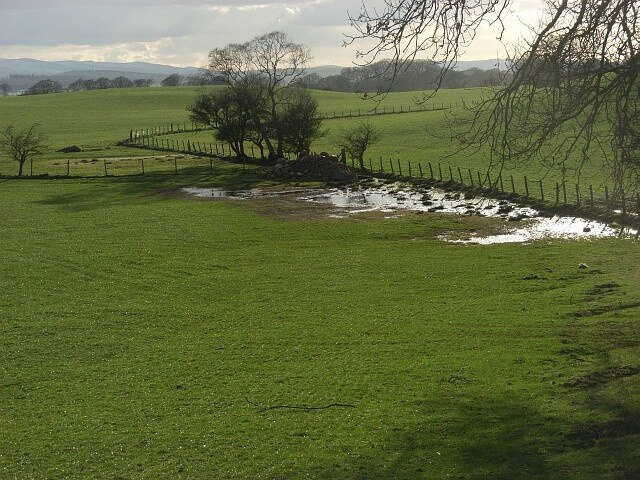 "Carlatton"-foto av Andrew Smith (CC BY-SA) / Urklipp från original