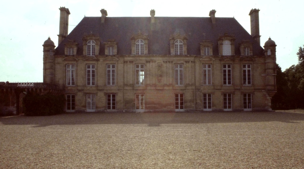 Foto „Mantes-la-Jolie“ von rene boulay (CC BY-SA)/zugeschnittenes Original
