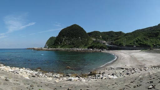 照片“神津岛村” 拍摄者：ninpuukamui（CC BY-SA）原片经过裁剪