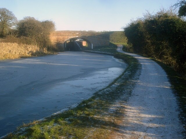 "Finstall"-foto av Trevor Rickard (CC BY-SA) / Urklipp från original