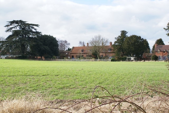 What used to be The now greenfield site of 17th century Snitterfield House, demolished in 1830 by the Philips family, new owners of the estate and village. To be fair, it was pulled down only after it partially collapsed during an attempted renovation. The long red tiled building in the background is the former service block, now converted into houses.