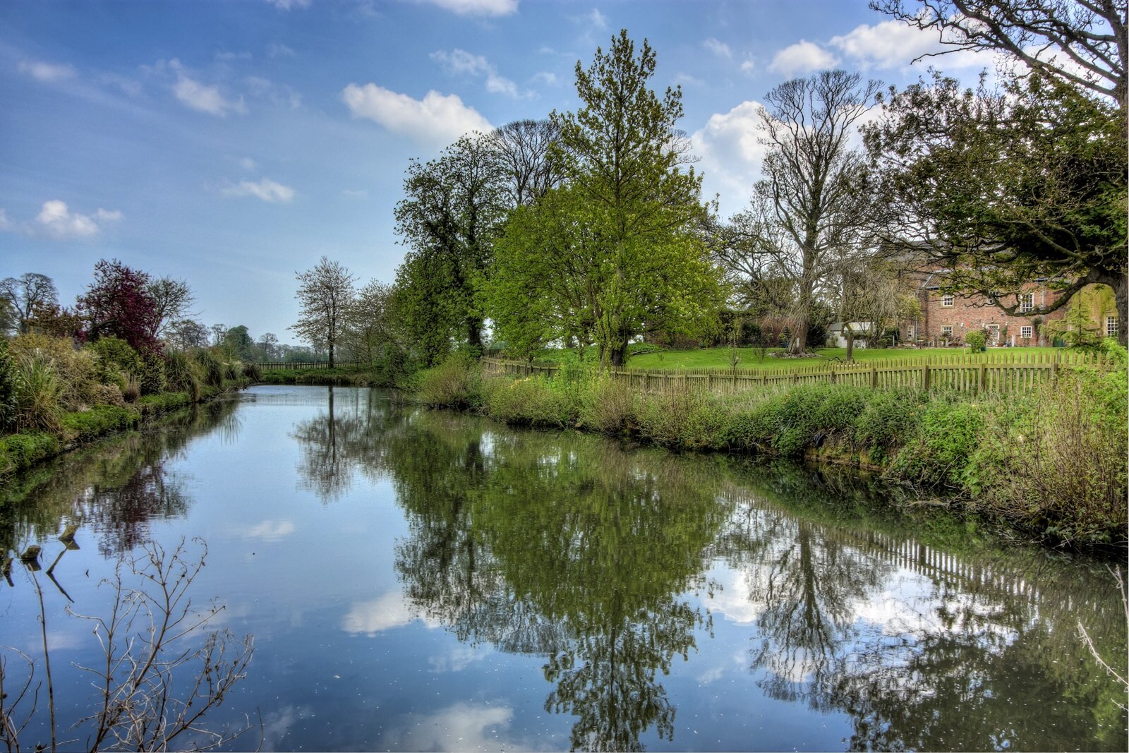 "Burton Constable"-foto av Paul Lakin (CC BY) / Urklipp från original