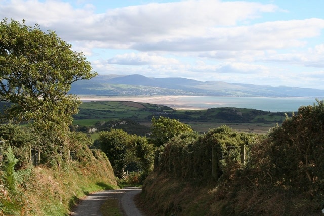 Criccieth: lane east from Braich-y-Saint. With distant view south east over Tremadog Bay to Harlech