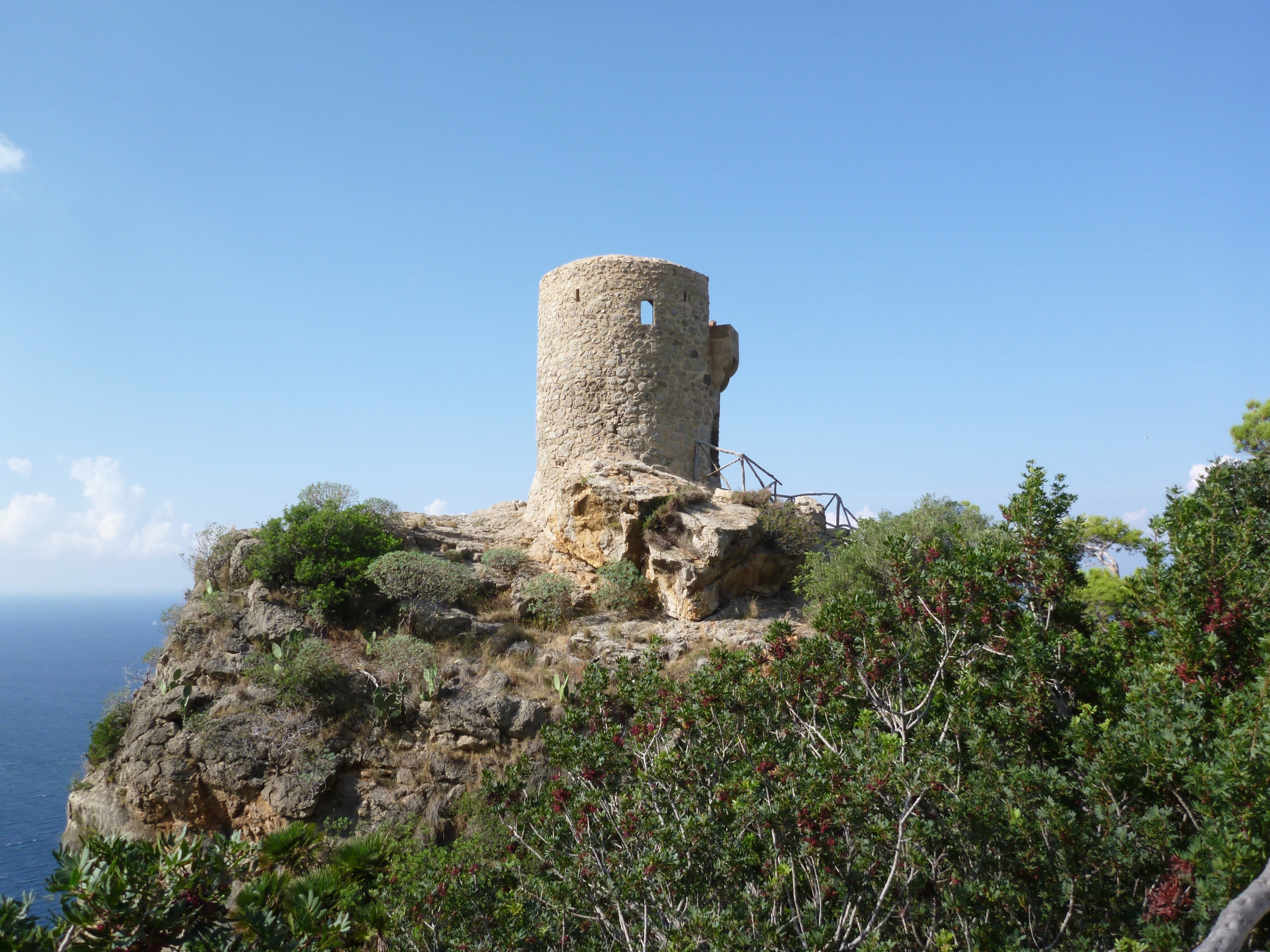 Photo "Peguera" by Wusel007 (CC BY-SA) / Cropped from original