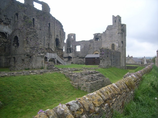 Middleham Castle - looking in to the castle