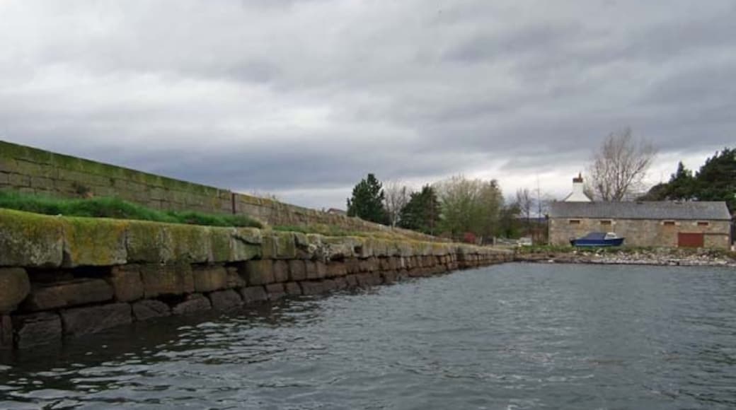 Photo "Balintraid" by Nick R (CC BY-SA) / Cropped from original