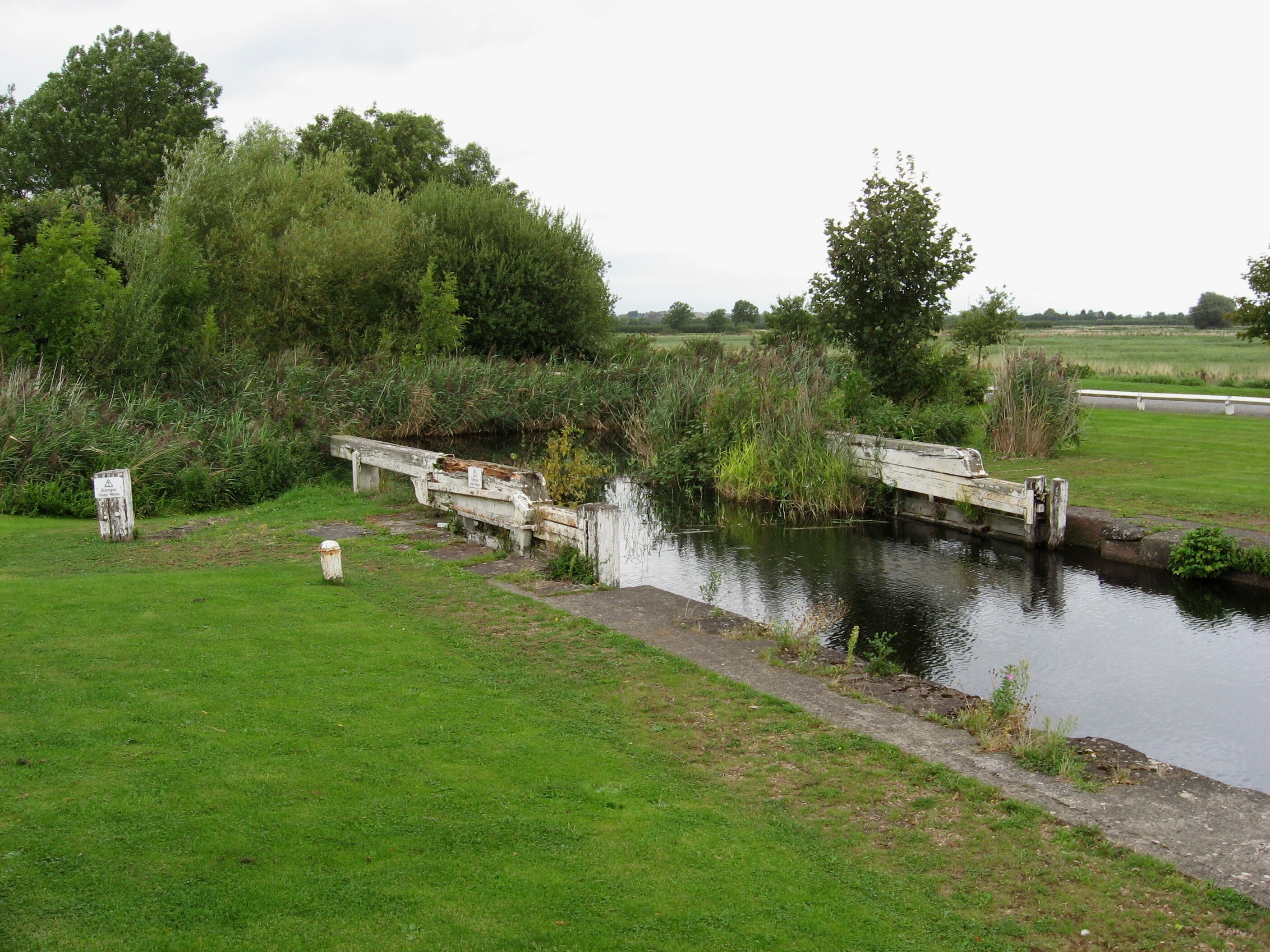 Kuva ”Fretherne with Saul” käyttäjältä Robert Powell (CC BY-SA) / rajattu alkuperäisestä kuvasta