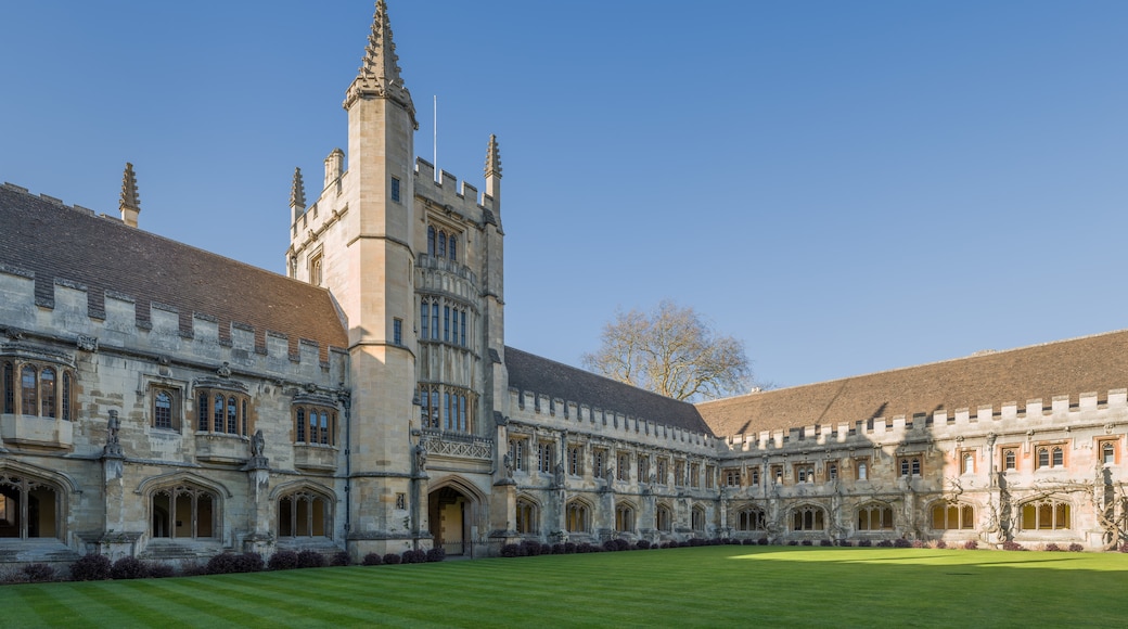 « Collège de l'université d'Oxford Magdalen College», photo de Diliff (CC BY-SA) / rognée de l’originale