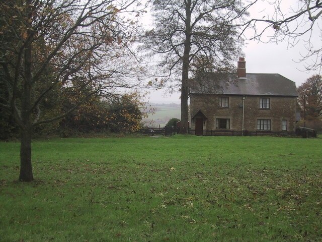 Billede "North Aston" af Sarah Charlesworth (CC BY-SA) / beskåret fra det originale billede