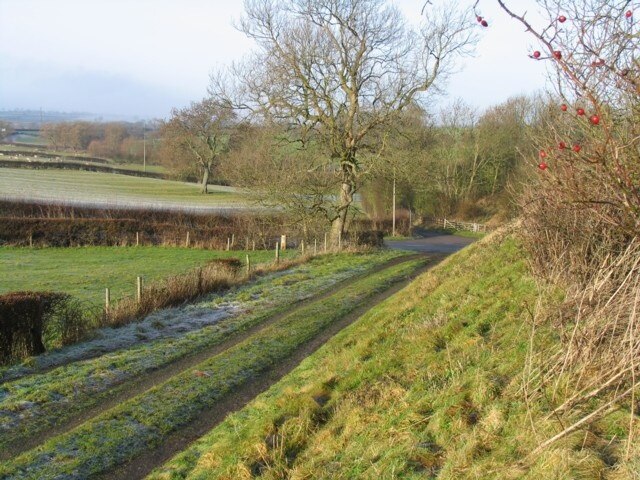 Foto "Twyford and Thorpe" de Andrew Tatlow (CC BY-SA) / Recortada do original