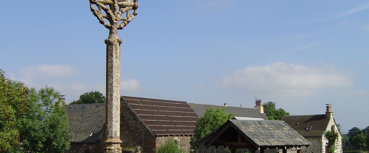 Chalinargues (Cantal) Croix de Mons