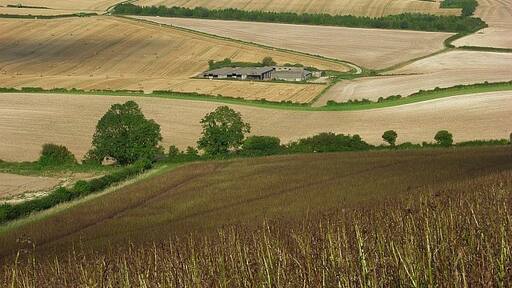 Ảnh "Làng Nether Cerne" của Andrew Smith (CC BY-SA) / Cắt từ ảnh gốc