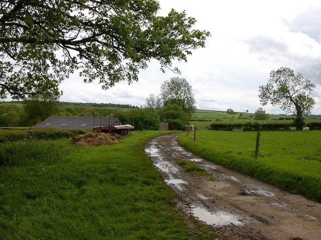 Everdon. Farm buildings on the lane that goes to Snorscomb Mill.