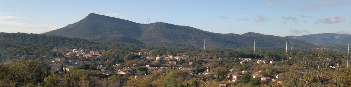 Photo "83136 Rocbaron, France" by Fadli Mehmed (Creative Commons Attribution 3.0) / Cropped from original
