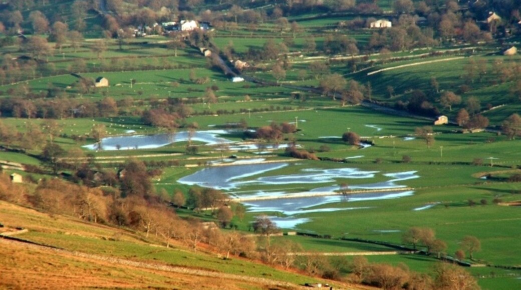 Foto “Bishopdale” tomada por Steve Partridge (CC BY-SA); recorte de la original