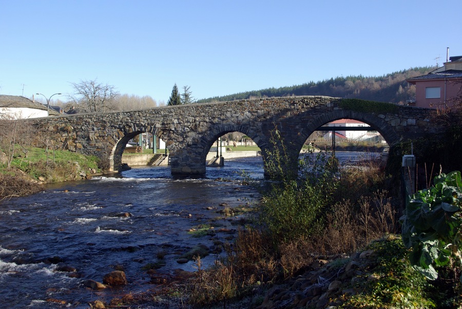 Medieval bridge over river Cúa in Vega de Espinareda, (León, Spain)