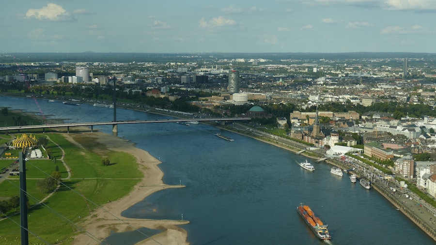 Photo "View from Rheinturm - Düsseldorf, 26.9.2015" by undefined (Creative Commons Zero, Public Domain Dedication) / Cropped from original
