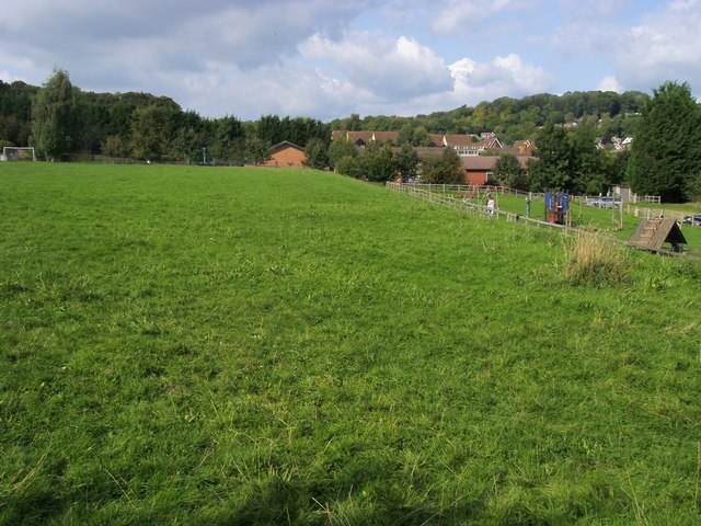 Photo "Marlow Bottom" by Shaun Ferguson (CC BY-SA) / Cropped from original