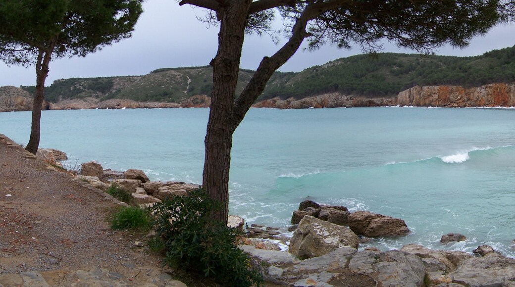 Photo "Cala Montgó" by sito.rm (CC BY-SA) / Cropped from original