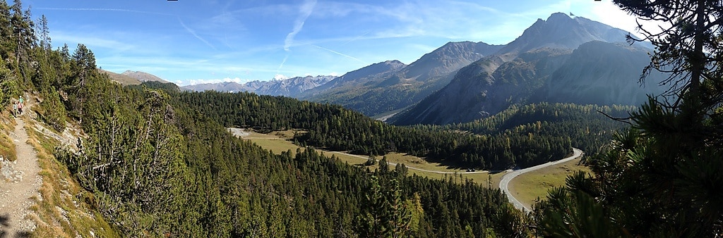 Ảnh "Đèo Fuorn" của Vasile Cotovanu (CC BY) / Cắt từ ảnh gốc