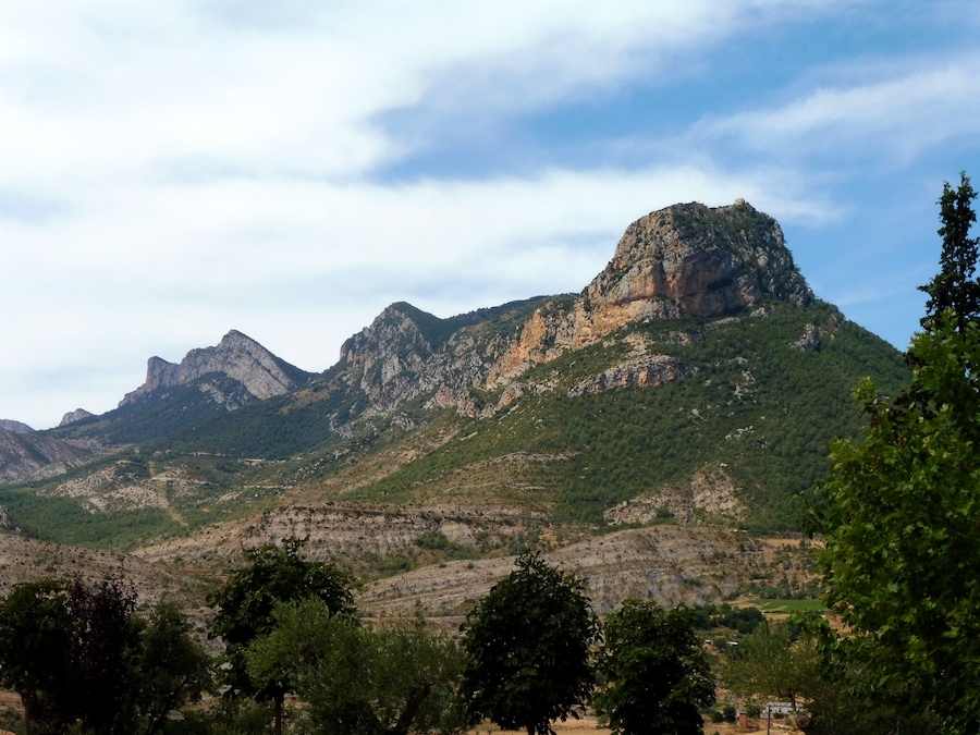 La muntanya de Santa Fe i la serra de Sant Joan des de Fígols
