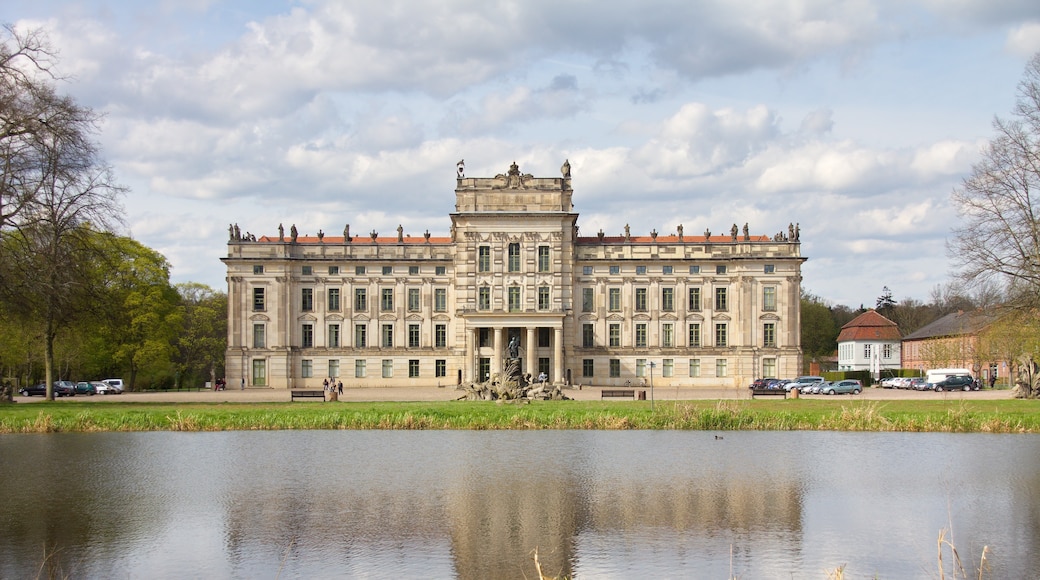 Foto „Schloss Ludwigslust“ von Losch (CC BY-SA)/zugeschnittenes Original