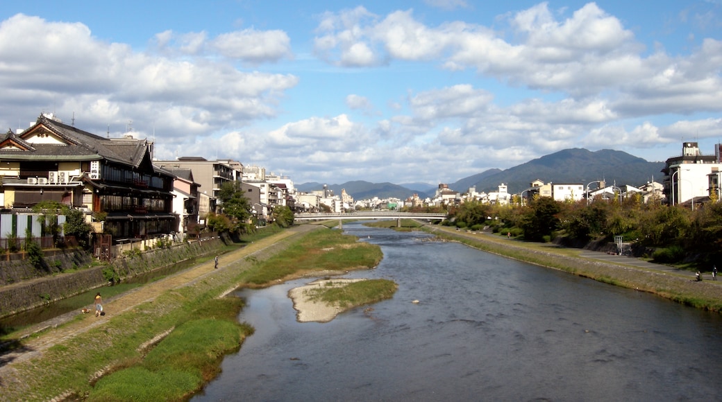 Photo "Kamo River" by contri (CC BY-SA) / Cropped from original