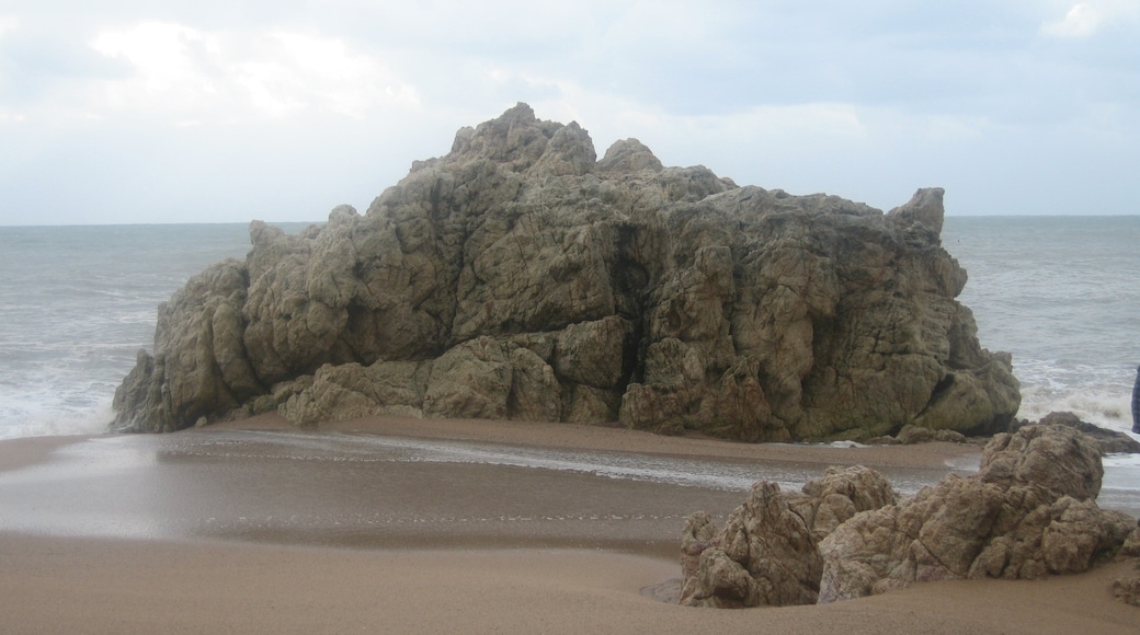 Foto "Playa de Roca Grossa" de Gui Gon Se (CC BY) / Recortada de la original