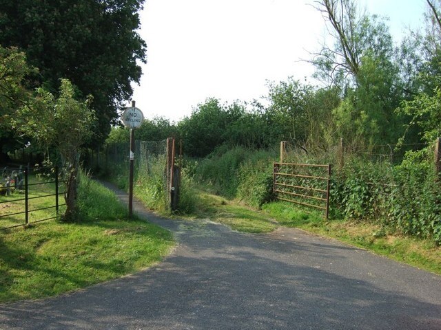 Photo "Cheddington" by Rob Farrow (CC BY-SA) / Cropped from original