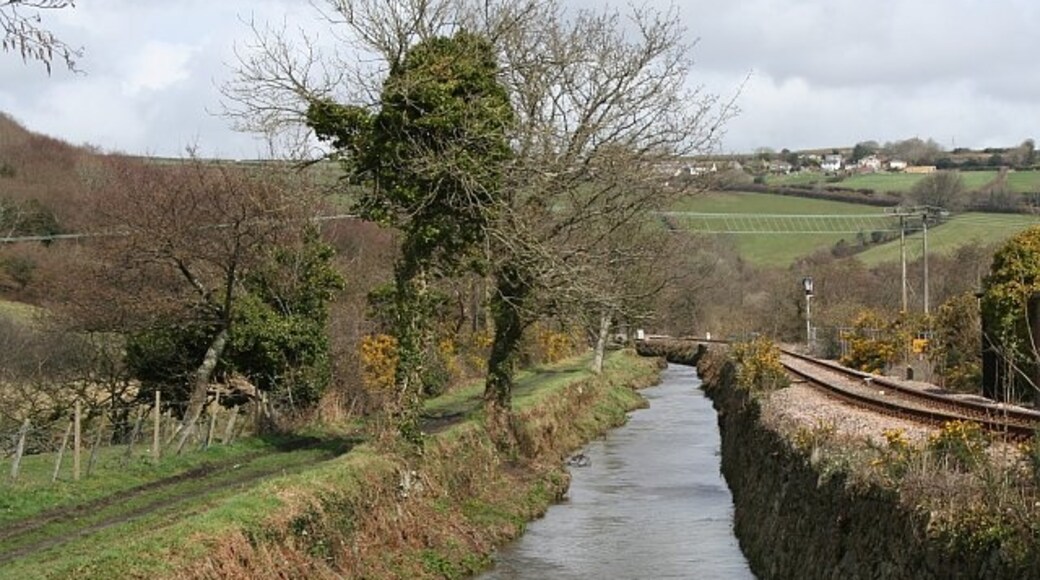 Foto “St. Blazey” tomada por Tony Atkin. (CC BY-SA); recorte de la original